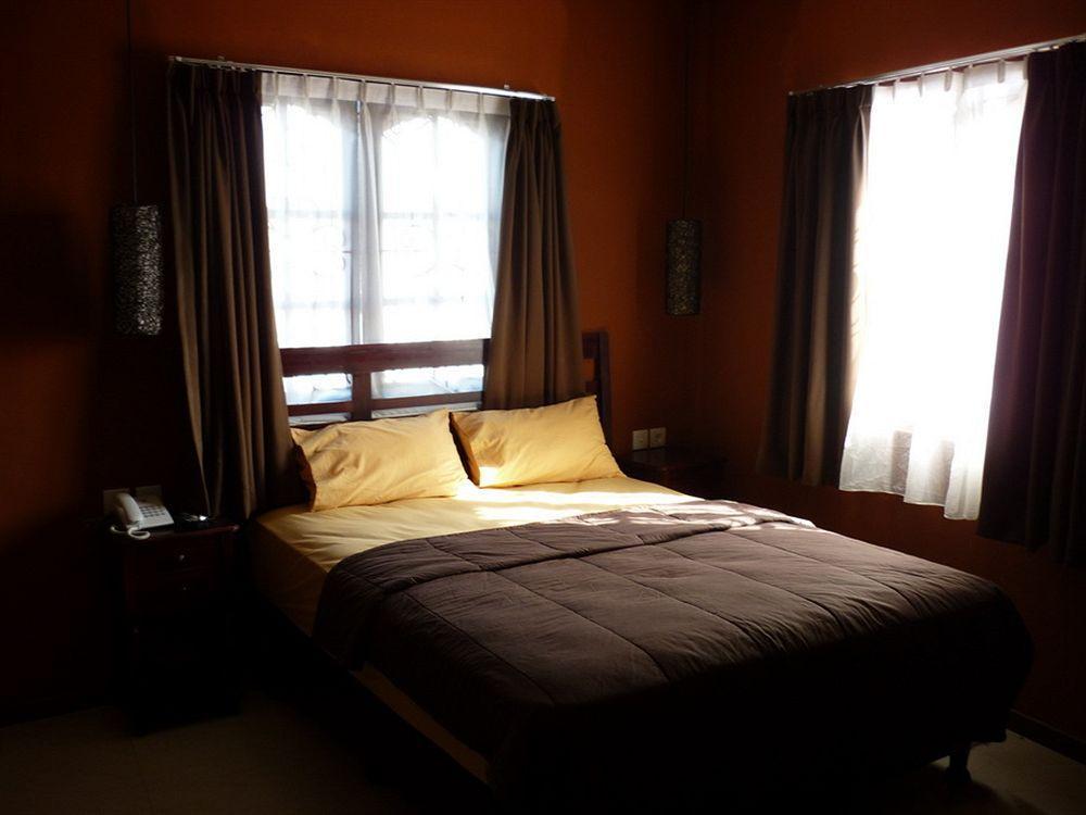 Bemo Corner Guest House Kuta Lombok Kültér fotó